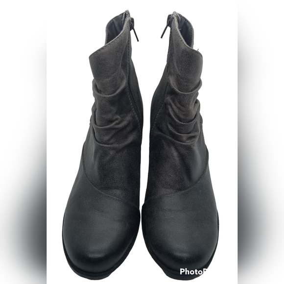 SOLD - Baretraps Booties - Picture 3 of 9